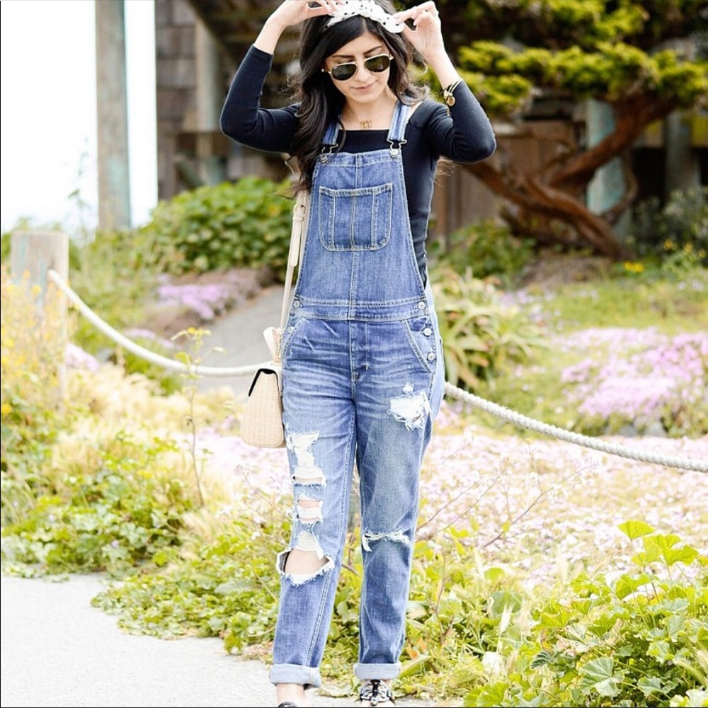 American Eagle Outfitters Tomgirl Distressed Overalls